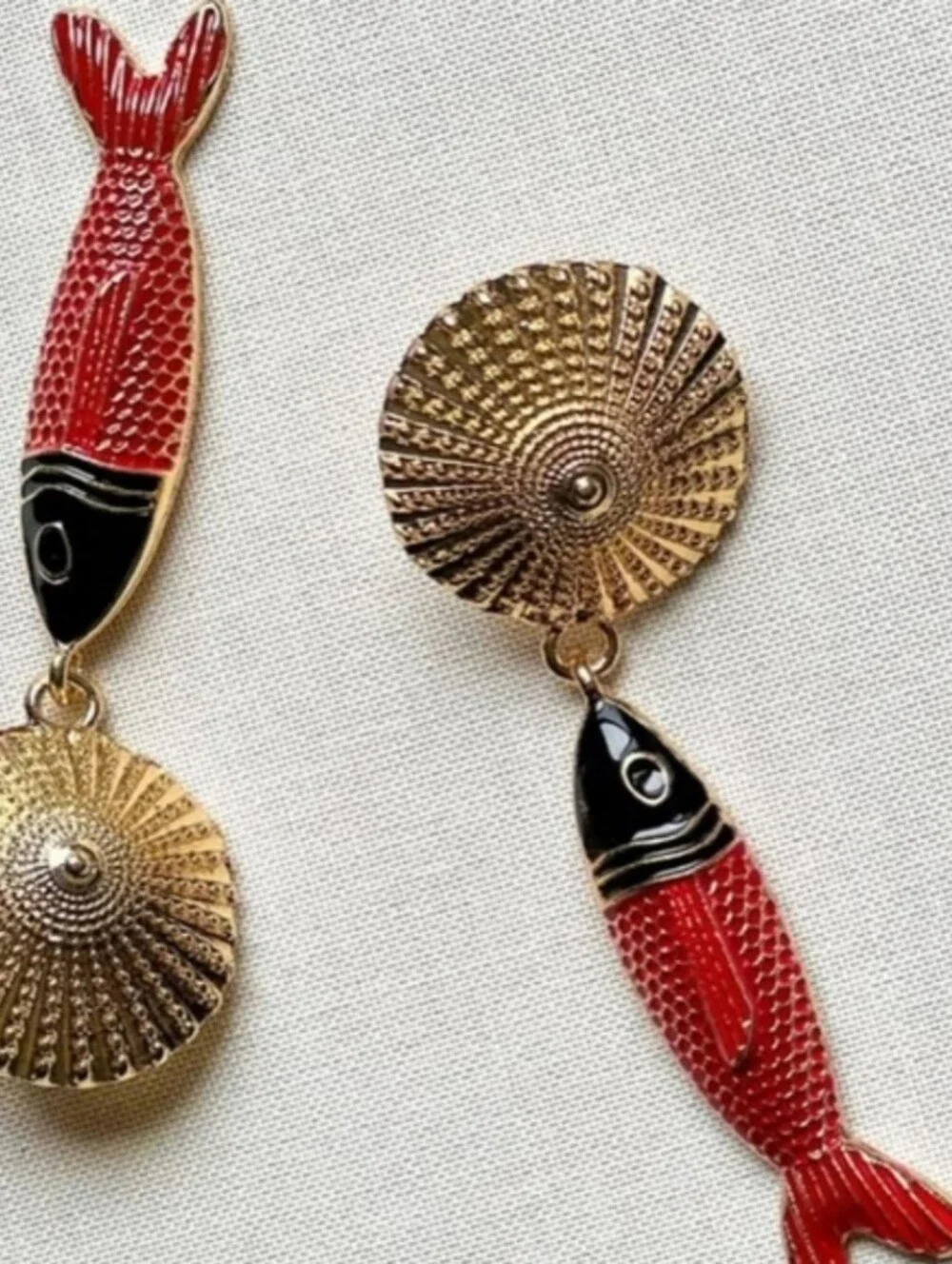 New! ZARA Gold Textured Disc Red Enamel Fish Dangle Statement Earrings •  NWOT - Picture 5 of 8